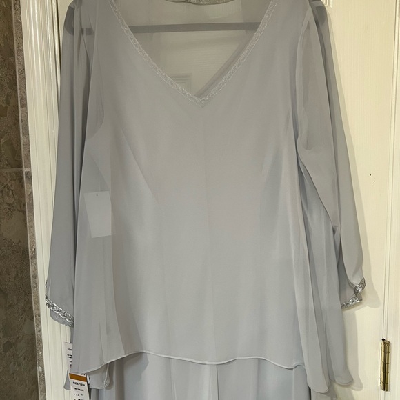 SLNY Silver Layered Wedding Dress - Picture 10 of 13